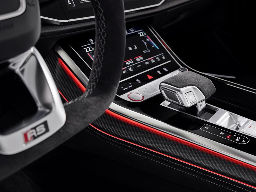 Детали интерьера Audi RS Q8 2020 года  (WW) (фото 22 из 92)